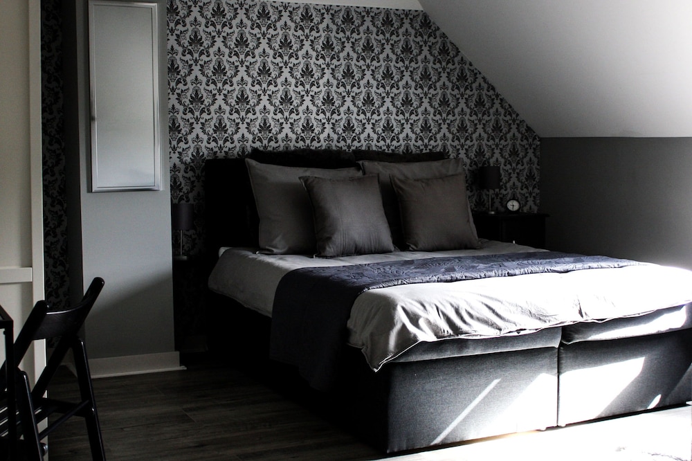 Standard Double Room, Shared Bathroom photo 1