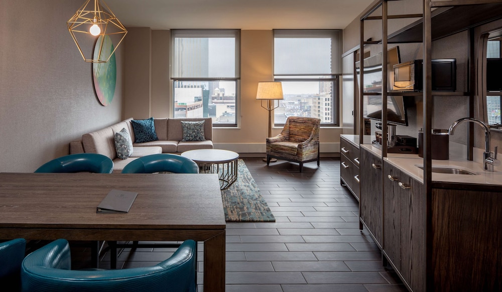Suite, 2 Queen Beds (oversize)