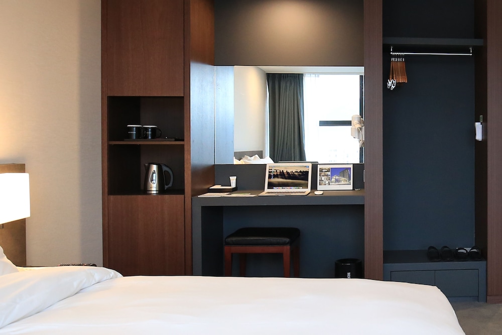 Superior Room, 2 Double Beds, Non Smoking, City View, photo 6