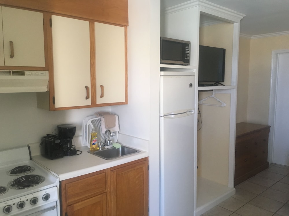 Room, 1 Queen Bed with Sofa bed, Non Smoking, Kitchenette photo 3