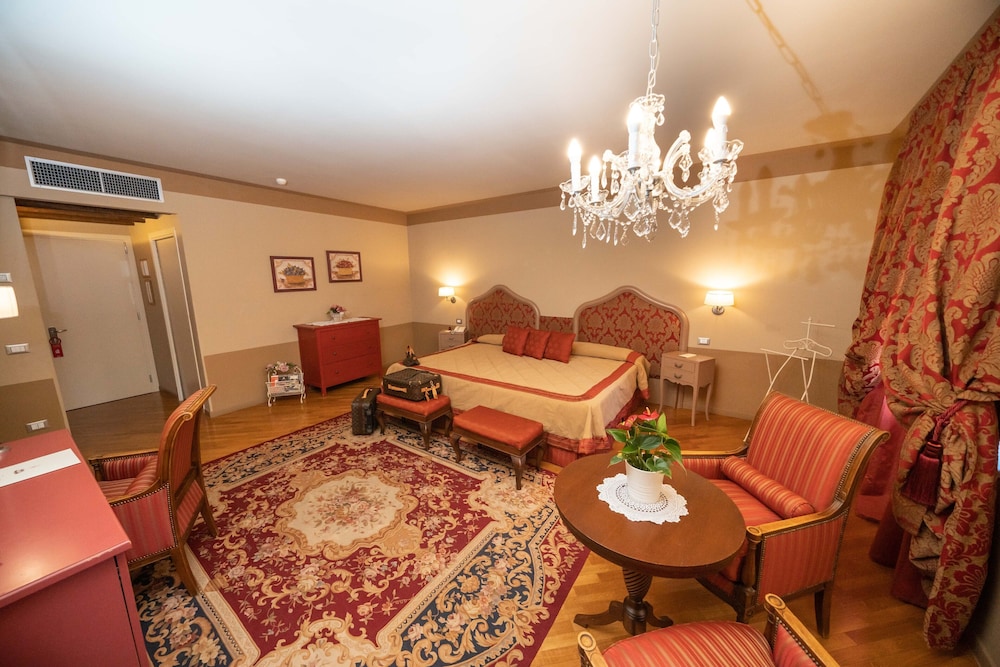 Junior Suite - Photo 1