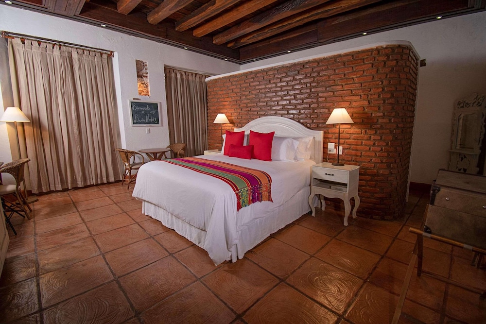 Studio Suite, 1 King Bed, Non Smoking - Photo 4