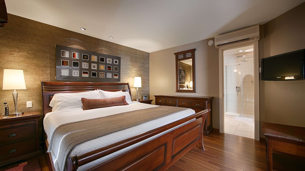 Suite, 1 King Bed, Non Smoking, Jetted Tub (Living Room) - Photo 1