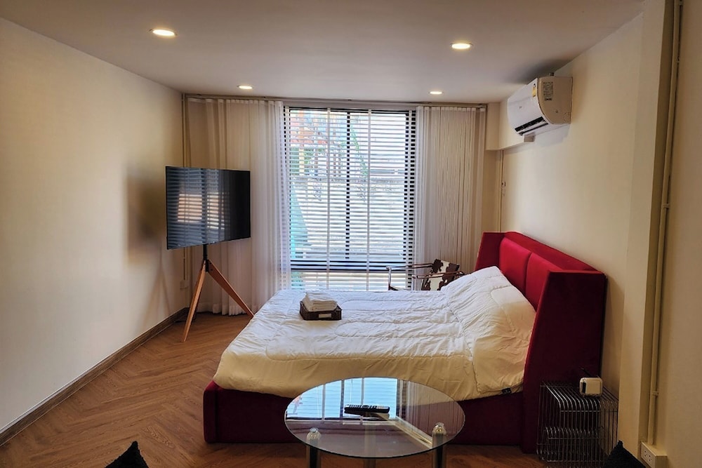 Deluxe King Room photo 1