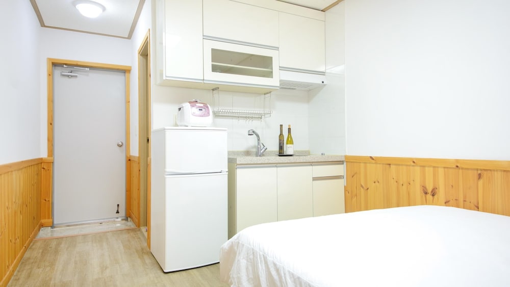 Basic Room, 1 Bedroom (A205) - Photo 4