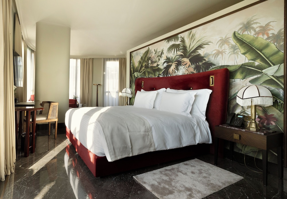 Signature Suite