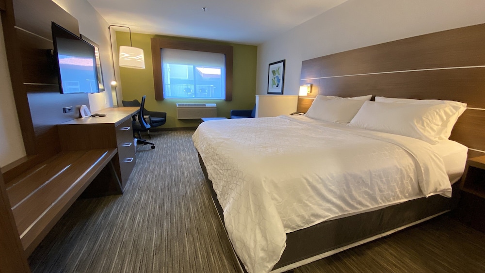 Suite, 1 King Bed, Non Smoking (Steamer Shower) photo 2