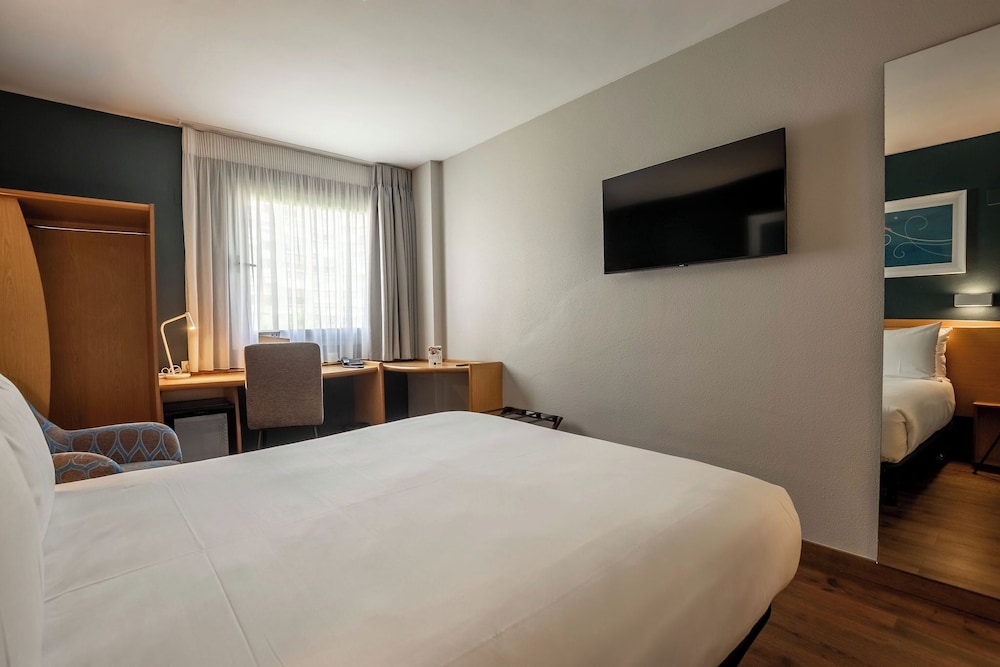 Room - Photo 4