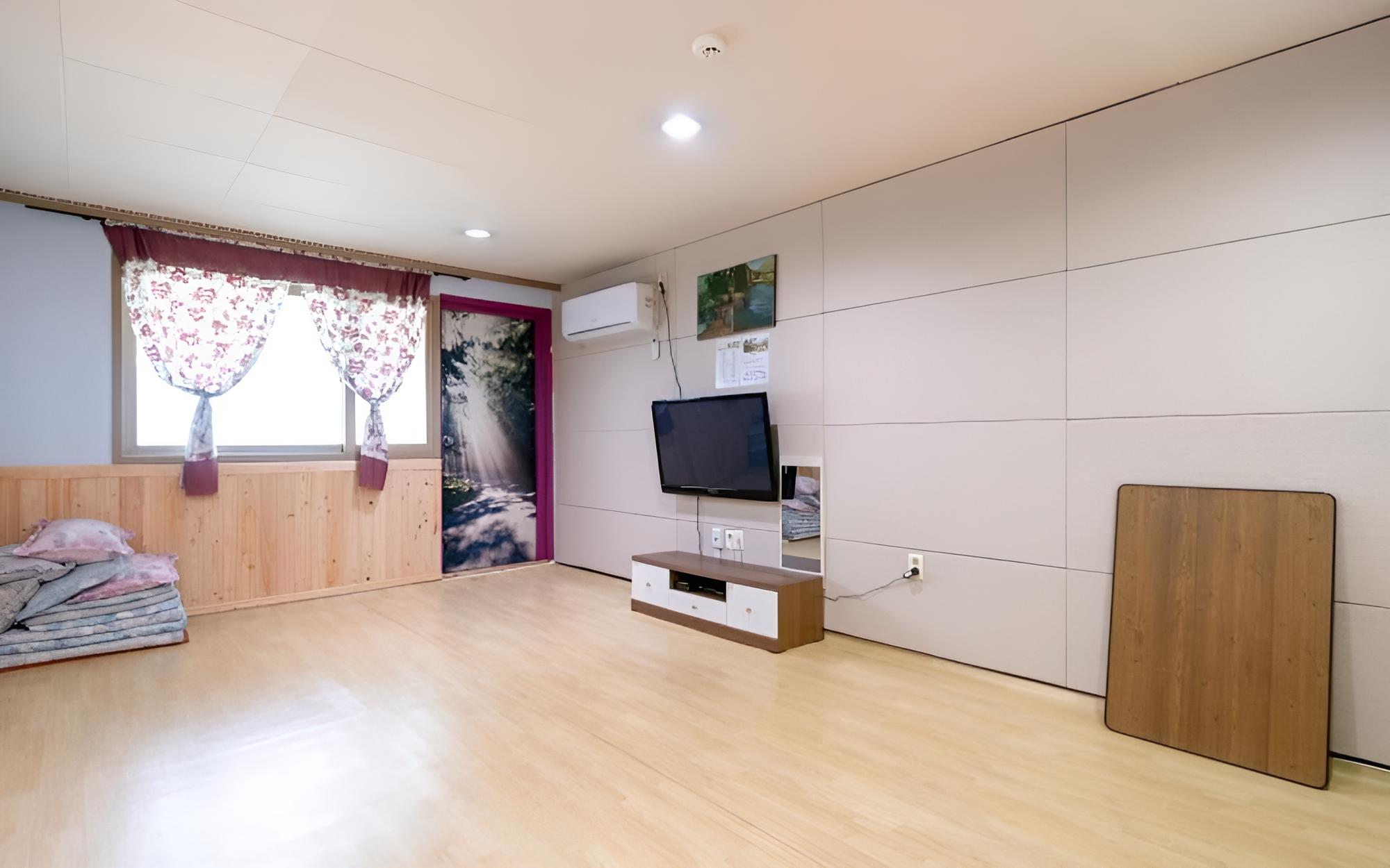 Room (Room 203) photo 2