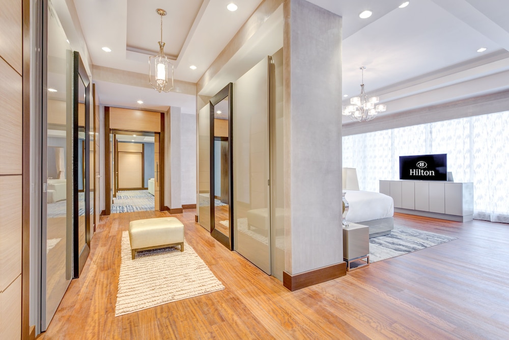 Superior King Room with Partial Ocean View