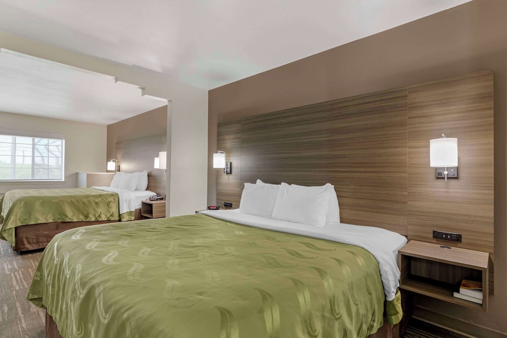 Room, Multiple Beds, Non Smoking - Photo 6