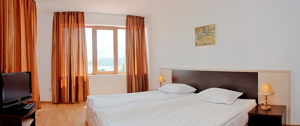 Basic Double or Twin Room, Balcony, Sea View photo 1