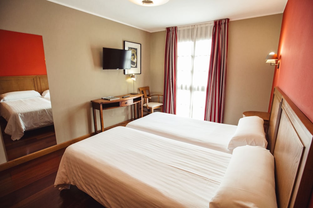 Standard Twin Room - Photo 1