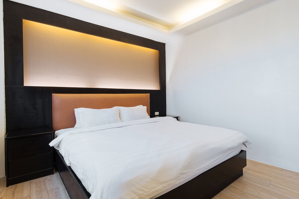 Superior Room, 1 King Bed - Photo 1