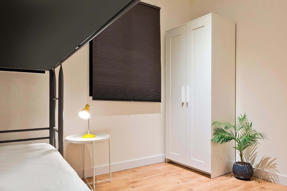 Apartment photo 2