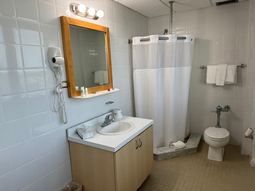 Family Room, Multiple Beds, Non Smoking, City View photo 3