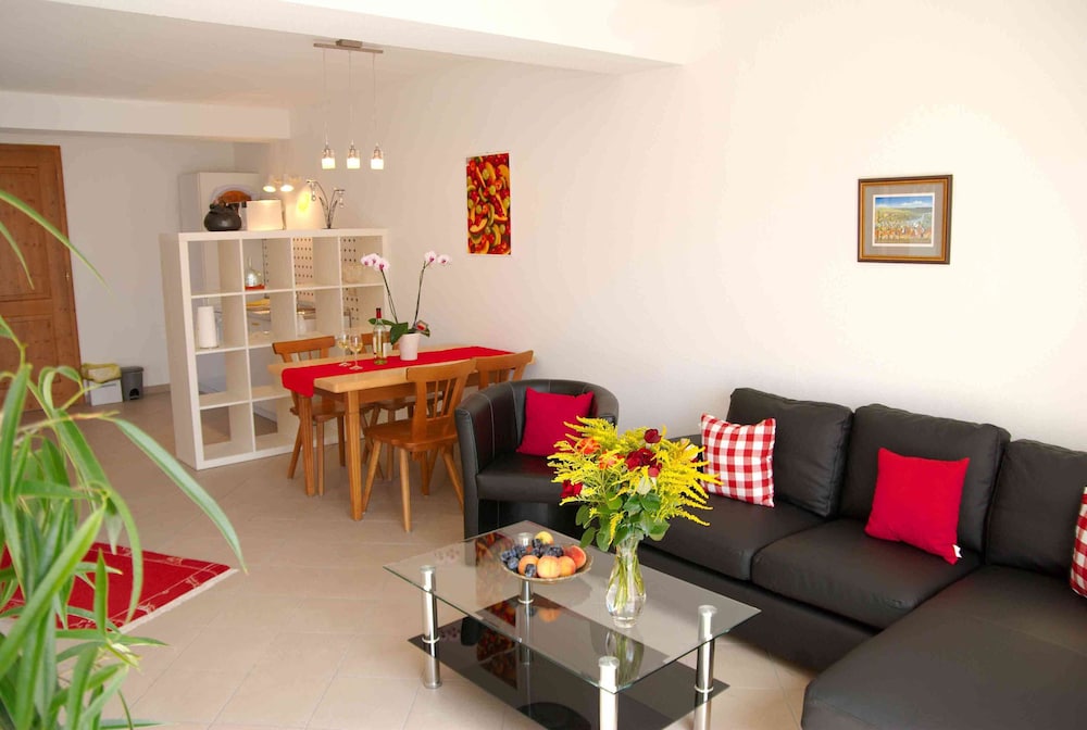 Apartment photo 2