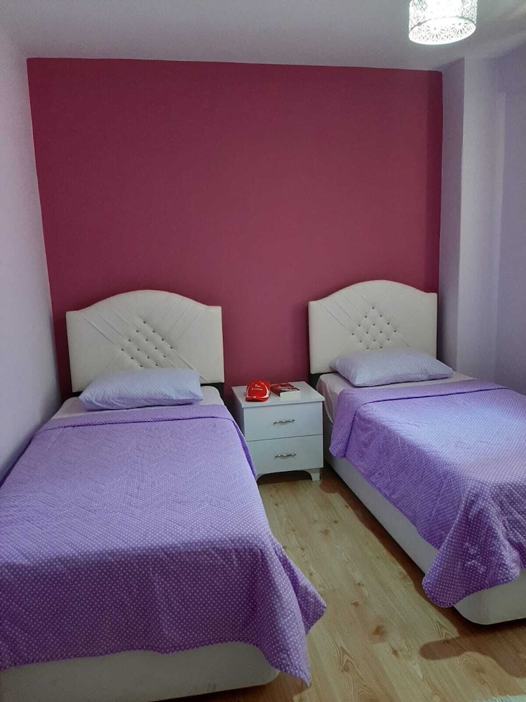 Grand Room, 2 Bedrooms photo 3