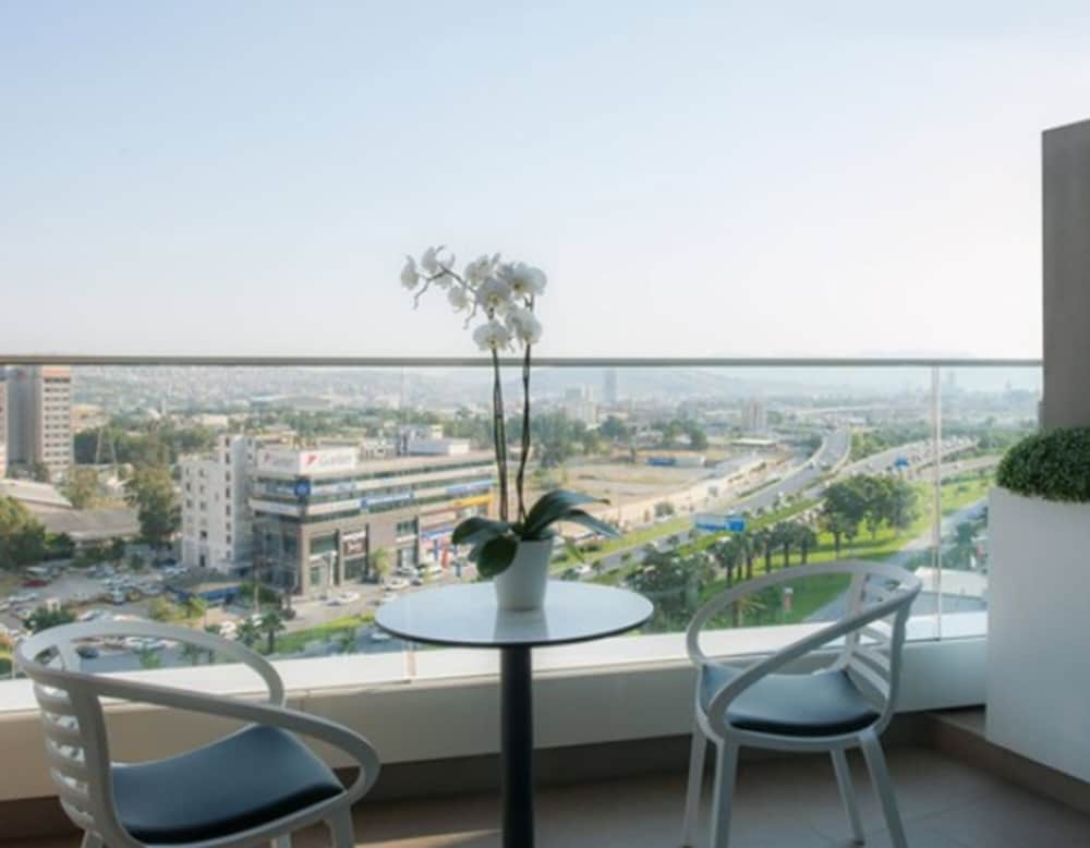 Room, 1 King Bed, Balcony, City View