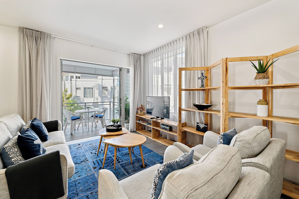Deluxe Apartment, 2 Bedrooms, Pool View photo 1
