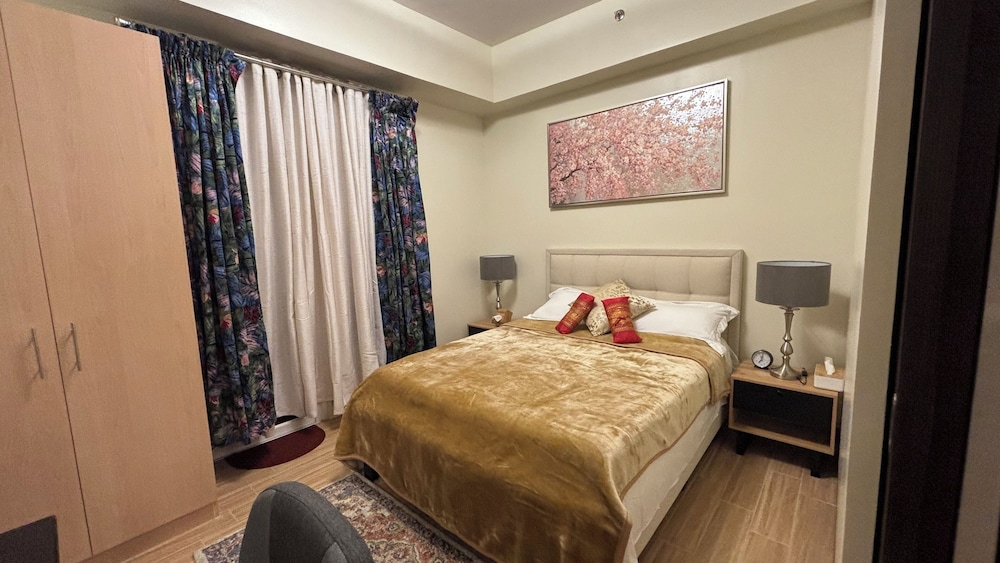 Executive Condo, 1 Queen Bed, Non Smoking, City View photo 1