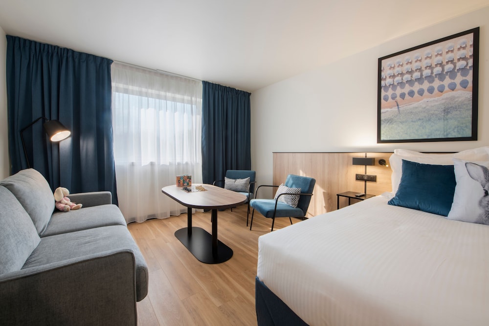 Suite, Multiple Beds, Bathtub photo 2