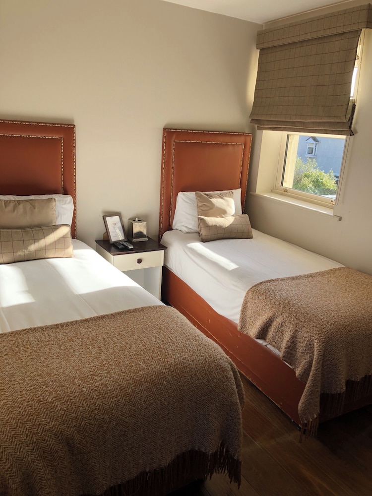 Standard Twin Room, 2 Twin Beds, Ensuite photo 2