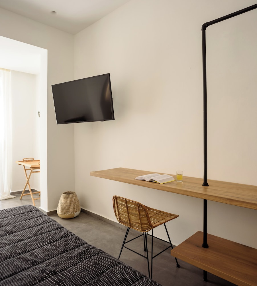 Junior Suite, Jetted Tub - Photo 6