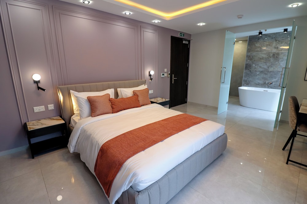 Premium Double Room with Balcony photo 1