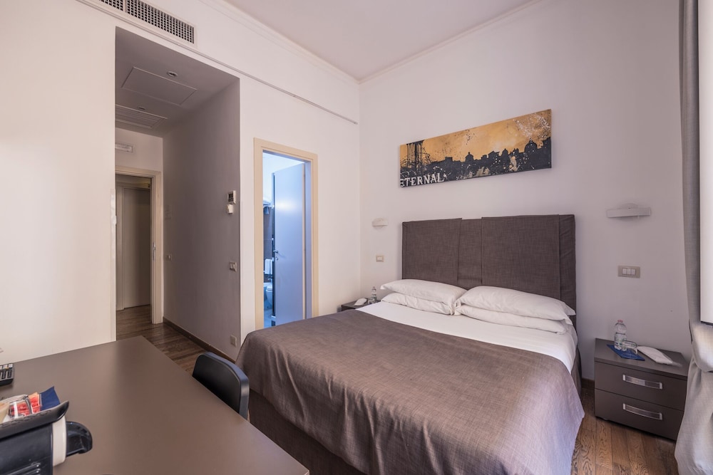 Classic Double Room, 1 Queen Bed photo 2
