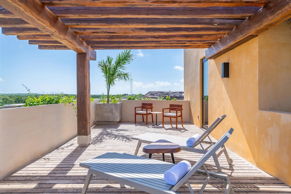 Suite, 1 Bedroom (Balcony)