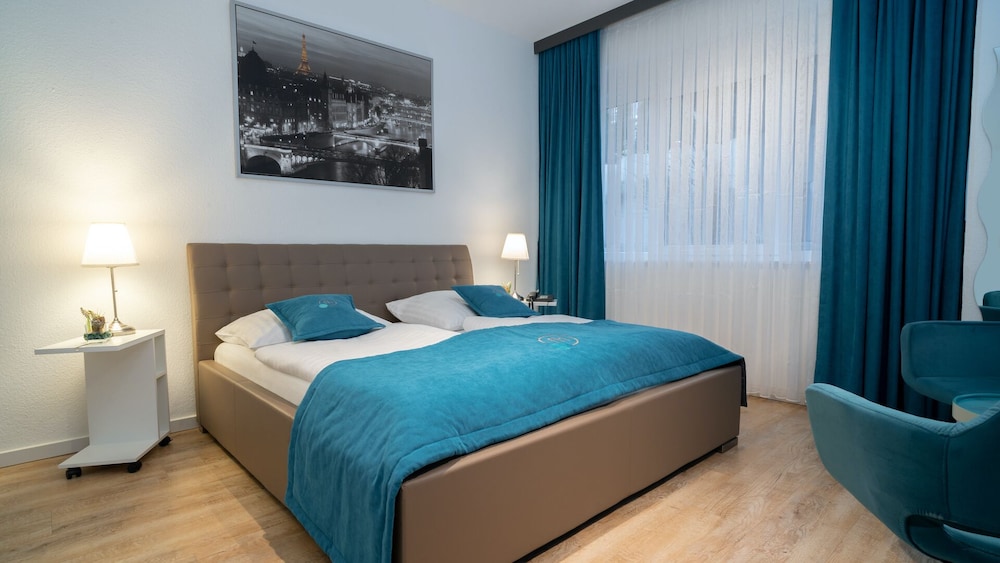 Comfort Single Room, 1 Queen Bed, Balcony photo 3