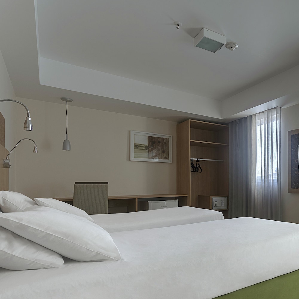 Standard Room, 2 Twin Beds, Accessible photo 2