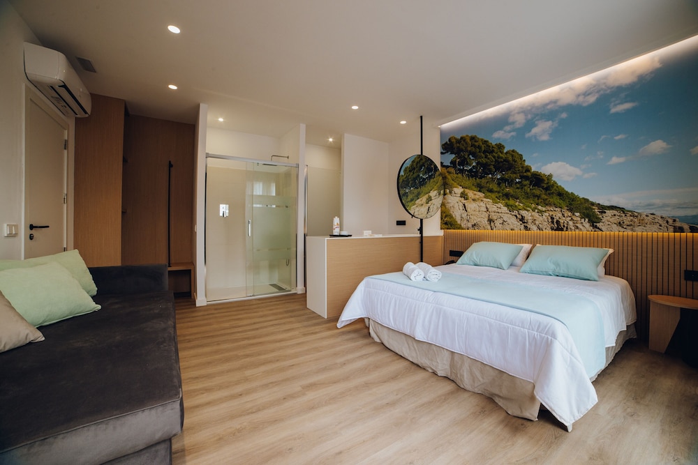 Family Double Room (2 + 2)