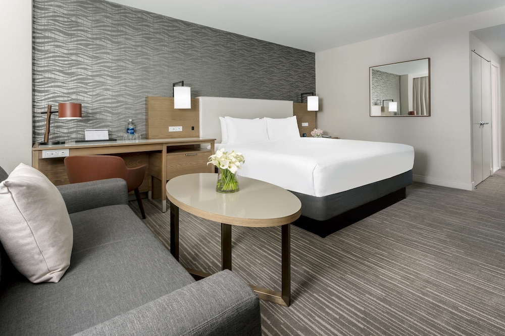 Standard Room, 1 King Bed (High Floor) - Photo 3