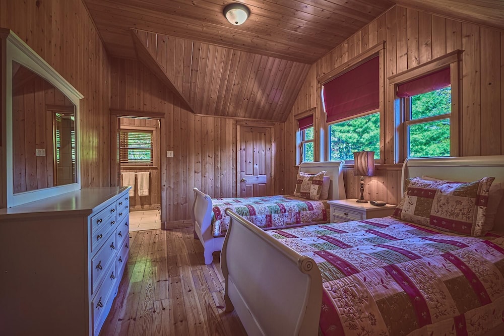 Executive Plus 44 - Majestic log Chalet With hot tub Sauna Heated Pool and Close to Activities, Kuva 19