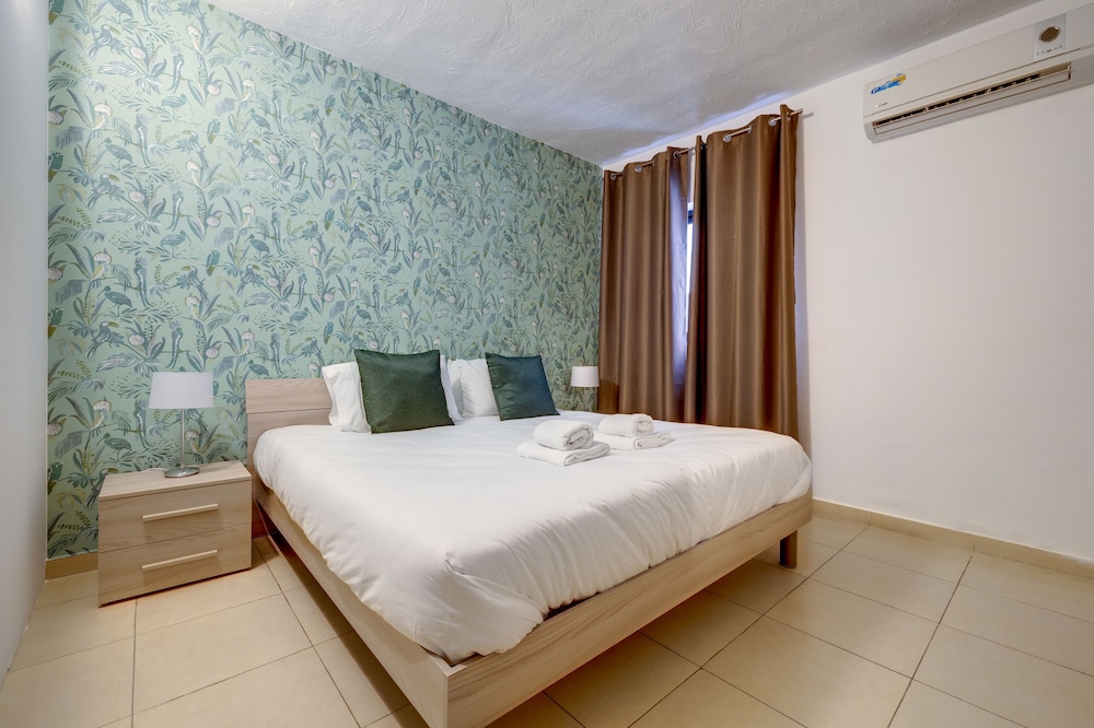 Deluxe Apartment (2 bedrooms, 1 living room) photo 2