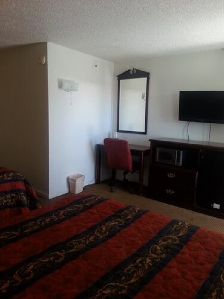 Standard Room, 2 Queen Beds - Photo 5