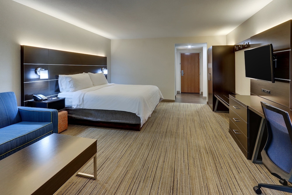 Standard Room, 1 King Bed, Accessible (Communications, Mobility, Access Tub) - Photo 6