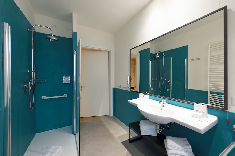 Deluxe Room - Photo 13