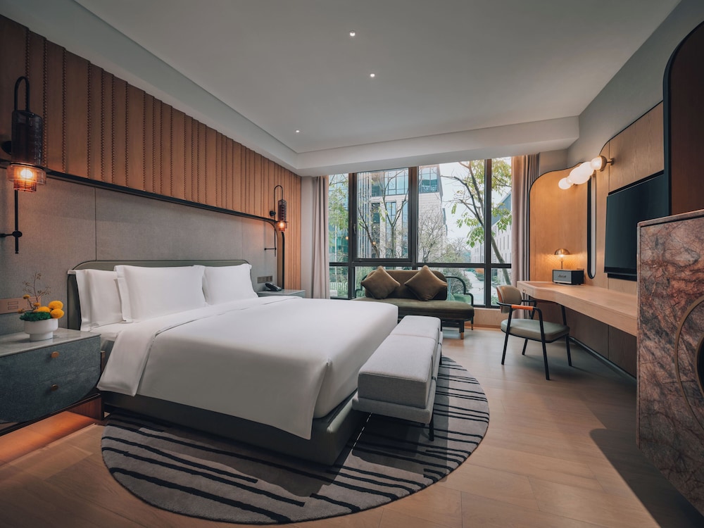 Standard Room, 1 King Bed