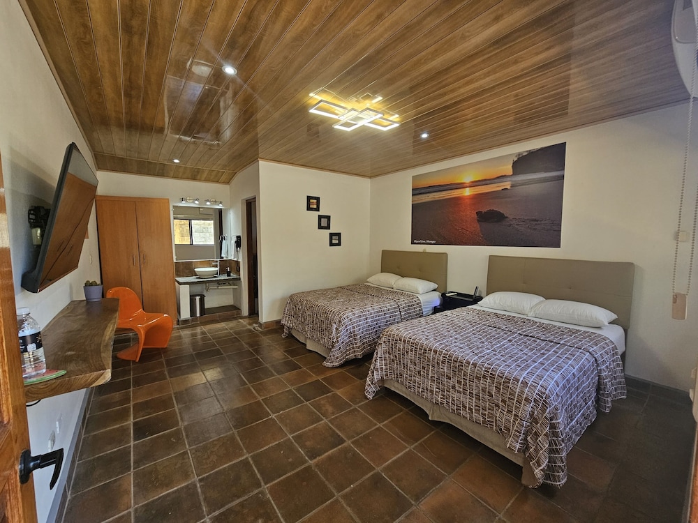 Family Quadruple Room, 1 Bedroom, Air conditioning, Garden View photo 1