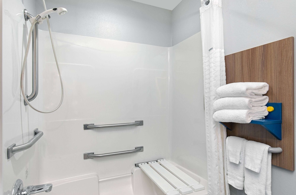 Room, Accessible - Photo 6