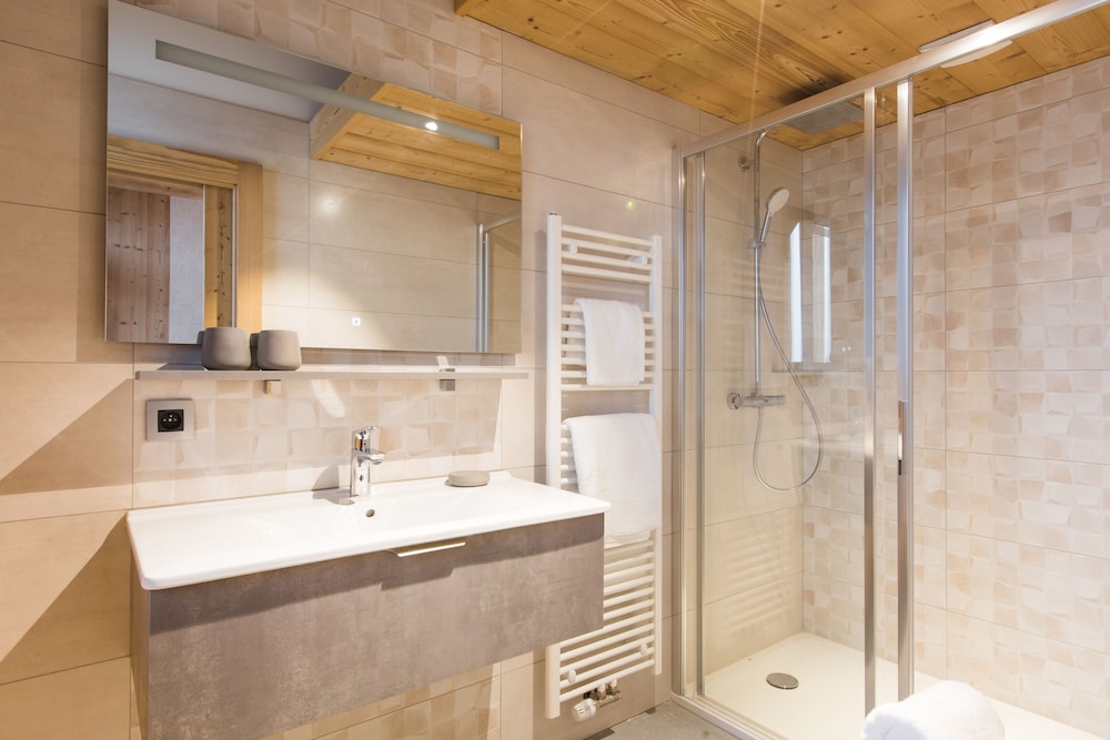 Superior Double Room, Ensuite, Mountain View (Ressachaux) - Photo 4