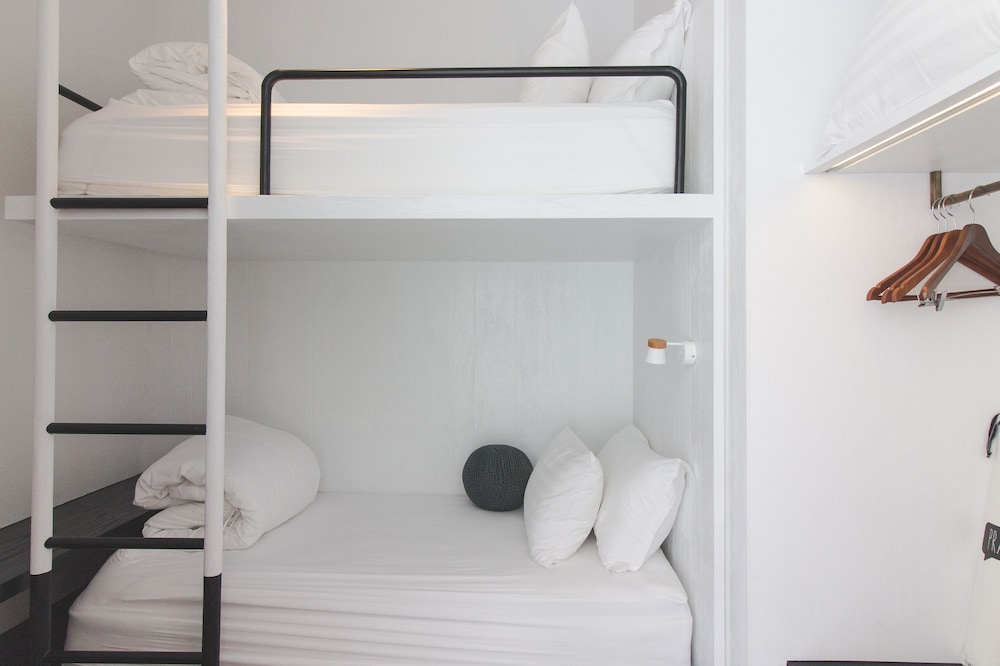 Family Suite with Plunge Bath - Photo 3