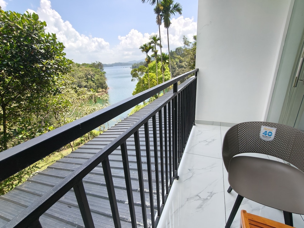Luxury Double Room, Balcony, Lake View photo 3