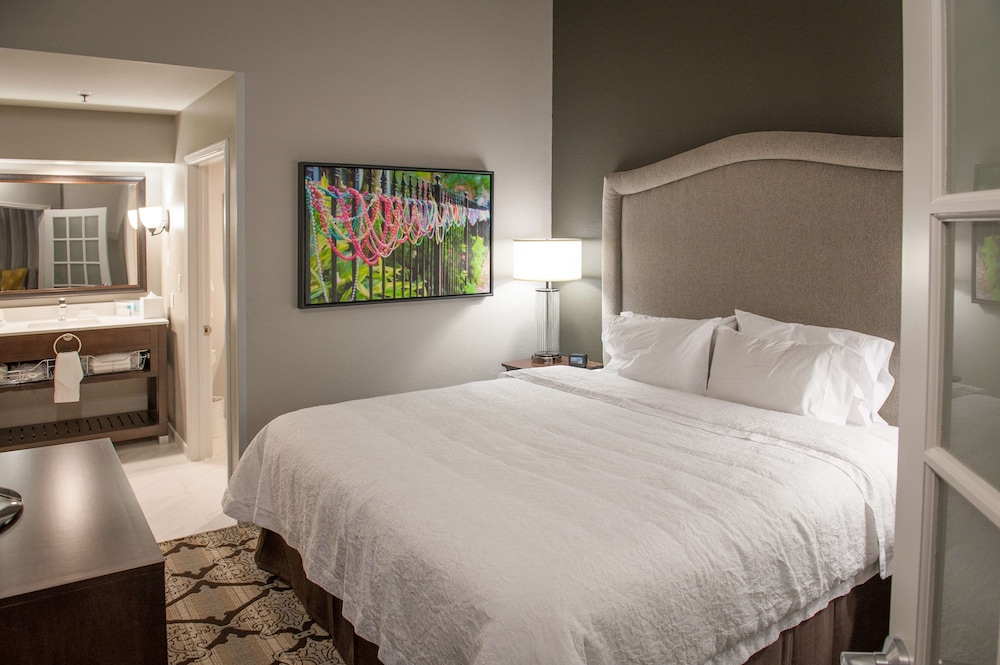 Room, 1 King Bed, Refrigerator & Microwave (Wet Bar) - Photo 3