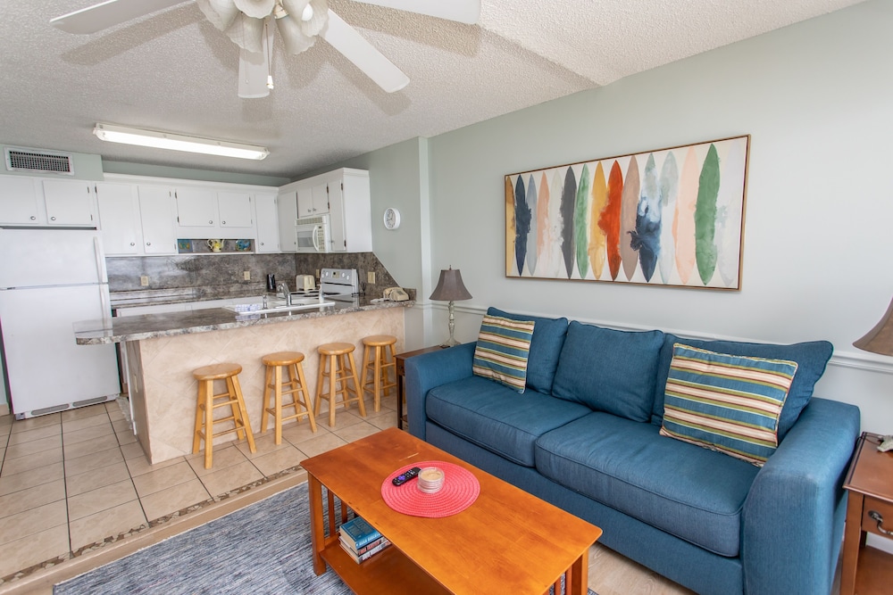 Condo, 2 Bedrooms photo 3
