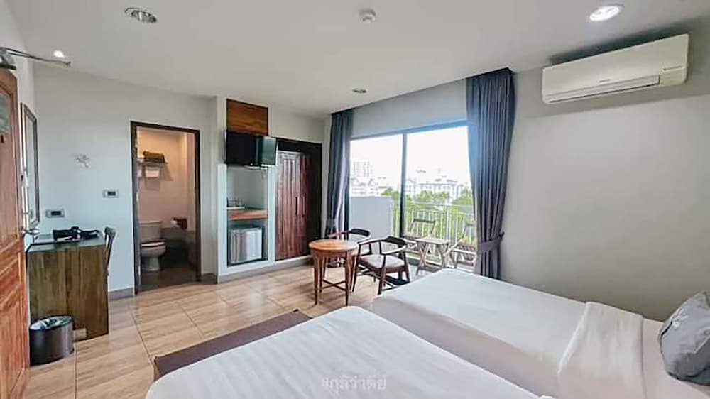 Standard Twin Room - Photo 9
