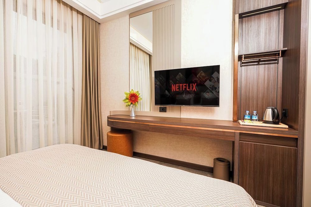 Superior Room, 1 King Size Bed, Non-Smoking, Sea & Nature View. photo 2
